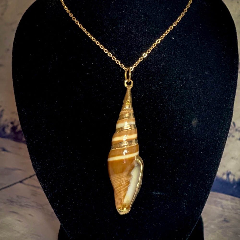 Vintage Gold Trimmed Seashell Necklace